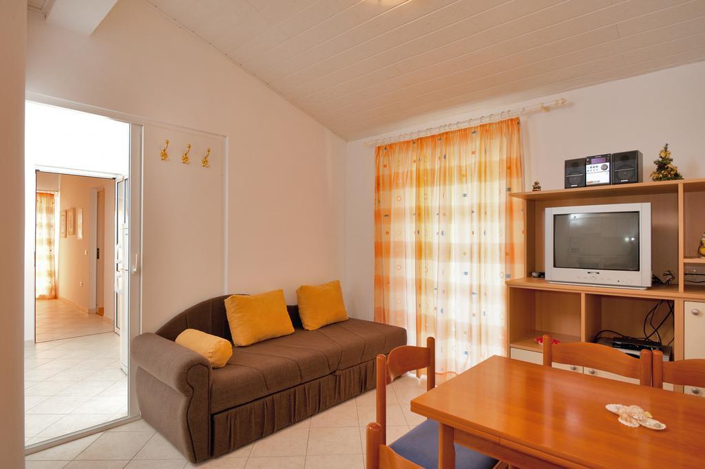 Beach Resort Apartments Bucina Башка-Вода Экстерьер фото
