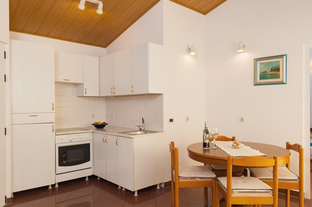 Beach Resort Apartments Bucina Башка-Вода Экстерьер фото