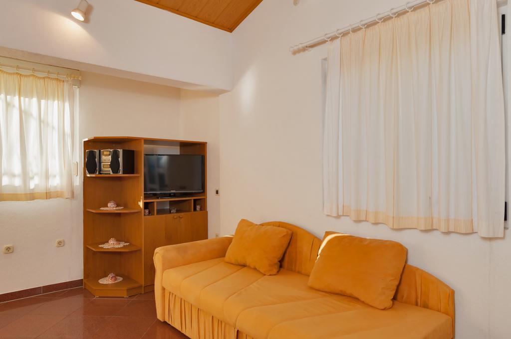 Beach Resort Apartments Bucina Башка-Вода Экстерьер фото