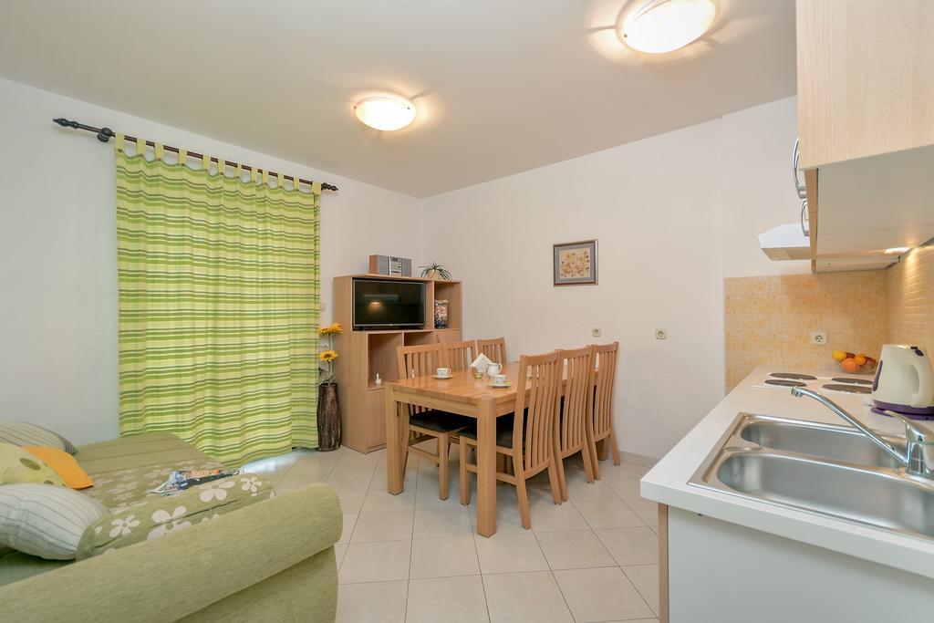 Beach Resort Apartments Bucina Башка-Вода Экстерьер фото