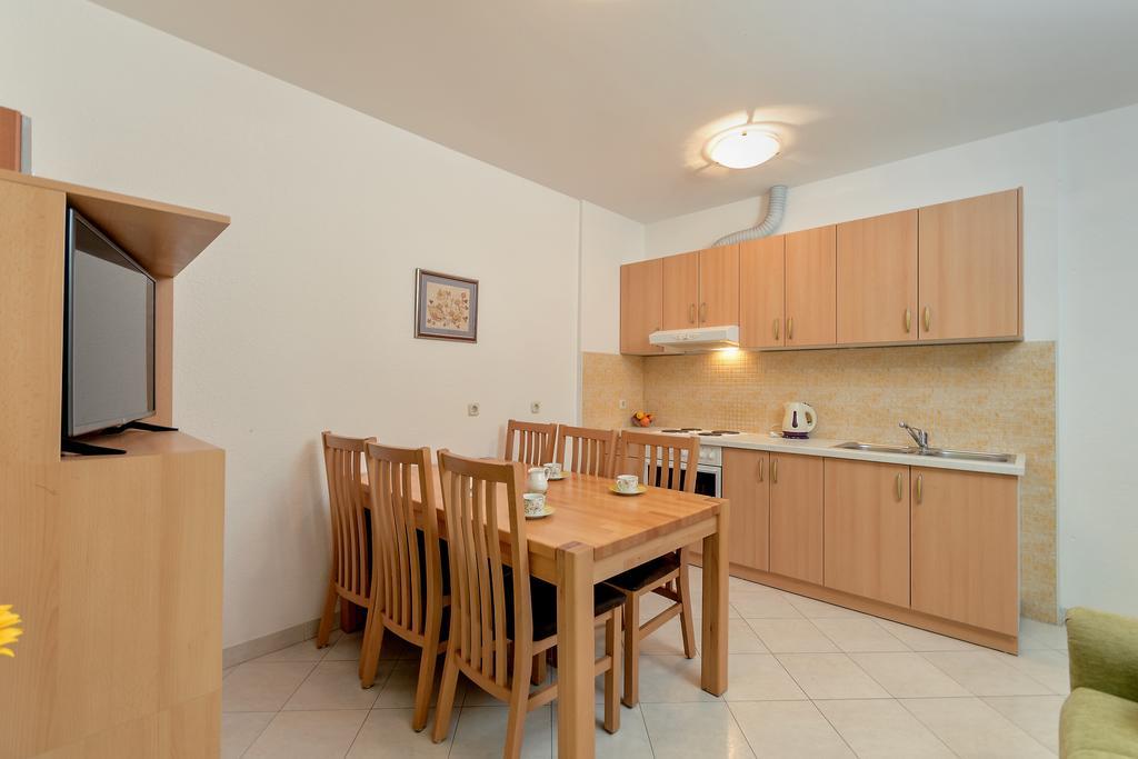 Beach Resort Apartments Bucina Башка-Вода Экстерьер фото