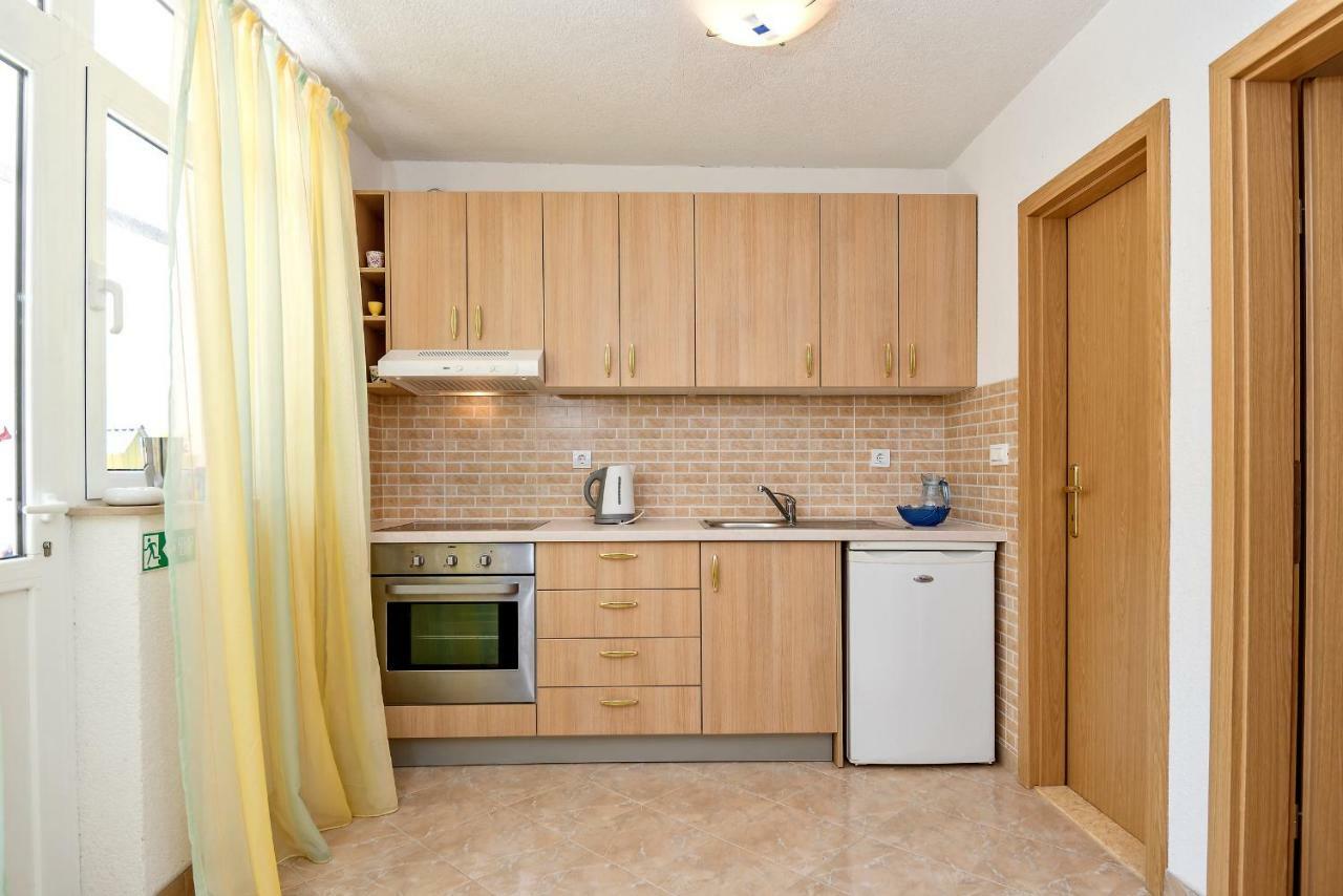 Beach Resort Apartments Bucina Башка-Вода Экстерьер фото